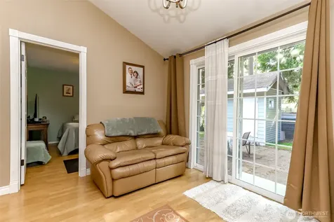 33818 35th Avenue SW Federal Way WA 98023