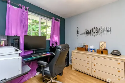 33818 35th Avenue SW Federal Way WA 98023