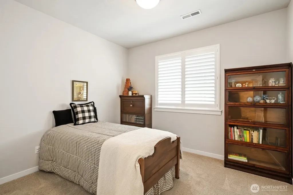 630 SE Whimbrel Loop College Place WA 99324