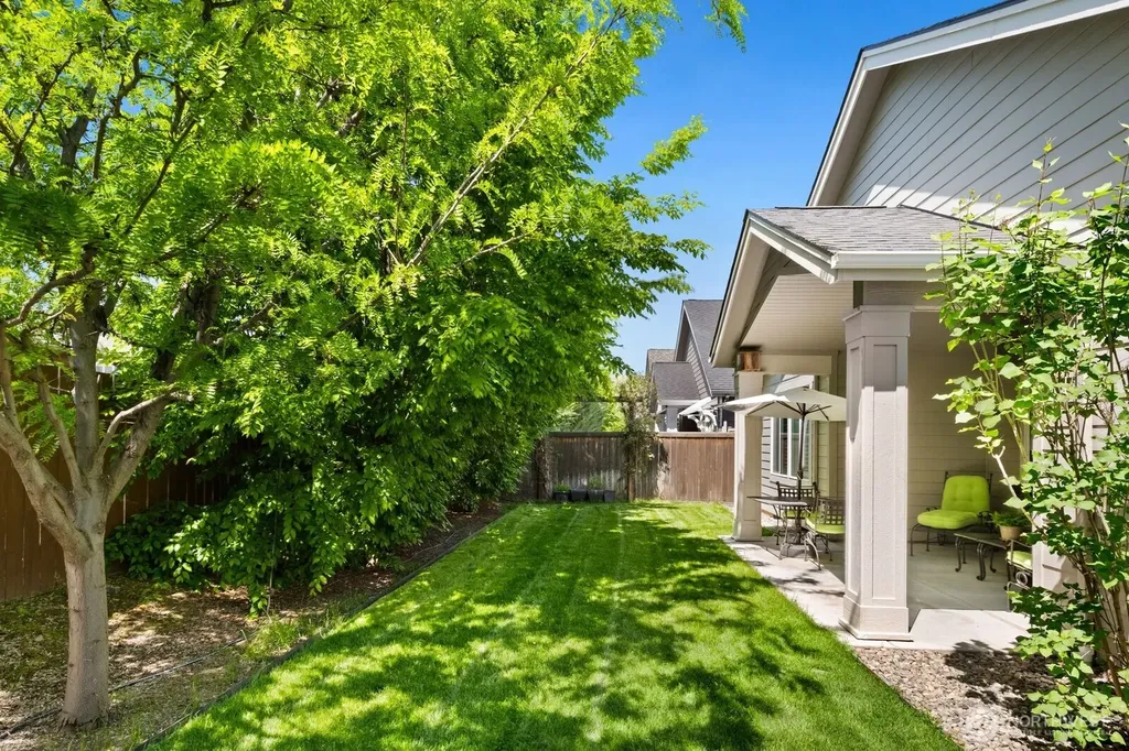 630 SE Whimbrel Loop College Place WA 99324