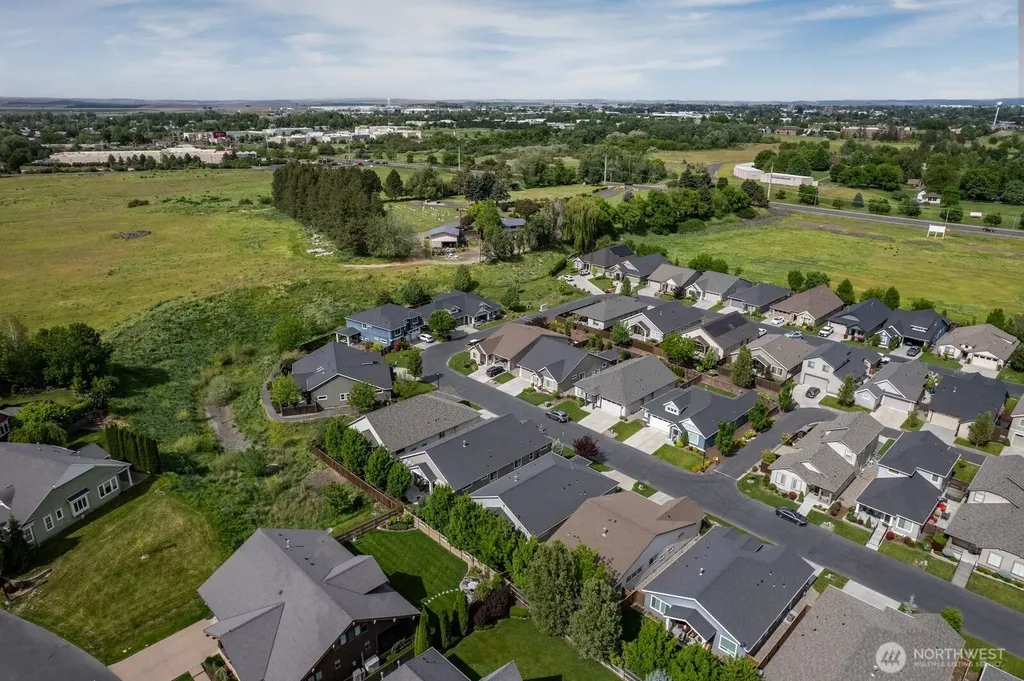 630 SE Whimbrel Loop College Place WA 99324