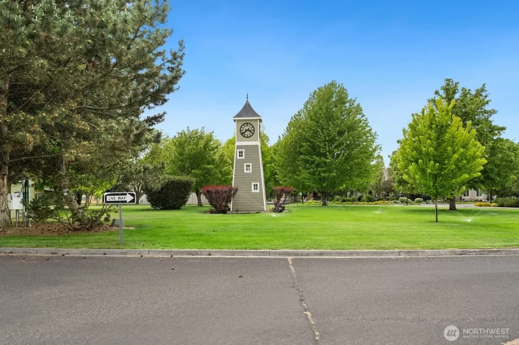 630 SE Whimbrel Loop College Place WA 99324