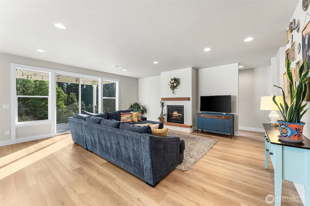 826 W Golden Eagle Avenue La Center WA 98629