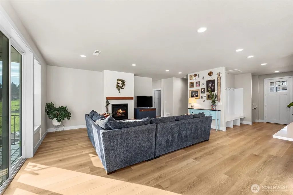 826 W Golden Eagle Avenue La Center WA 98629