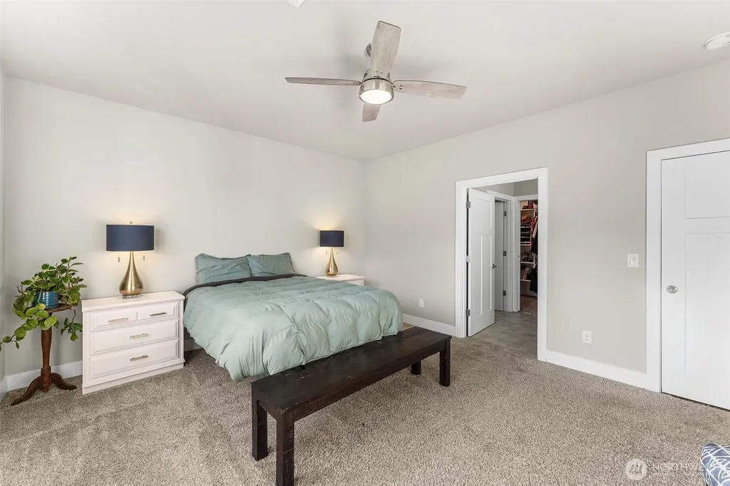 826 W Golden Eagle Avenue La Center WA 98629