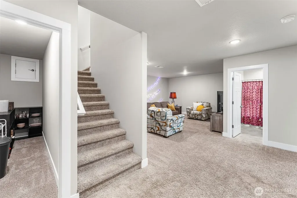 826 W Golden Eagle Avenue La Center WA 98629