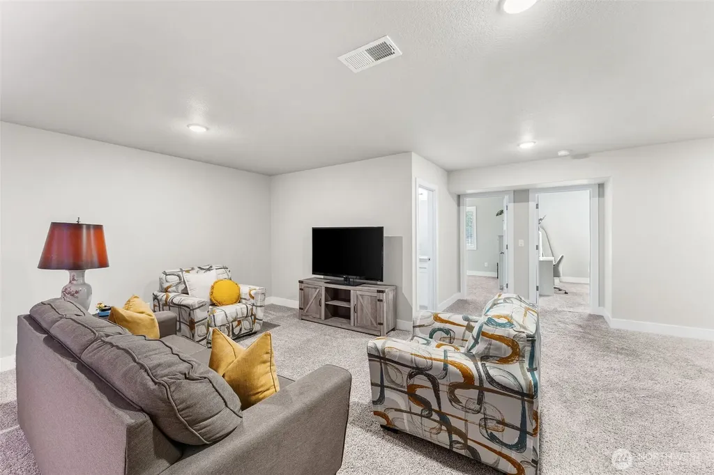 826 W Golden Eagle Avenue La Center WA 98629