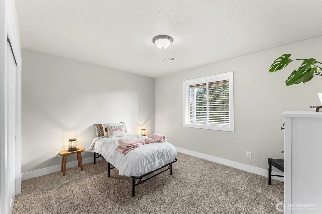 826 W Golden Eagle Avenue La Center WA 98629