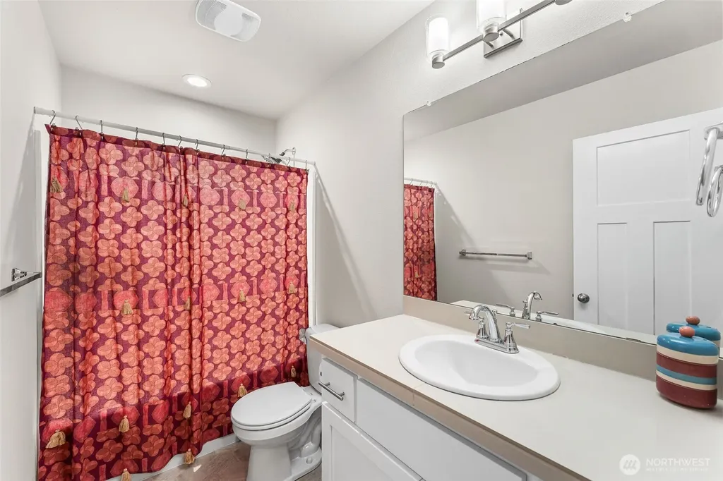 826 W Golden Eagle Avenue La Center WA 98629