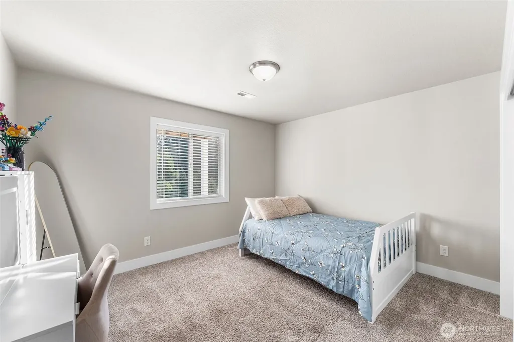 826 W Golden Eagle Avenue La Center WA 98629