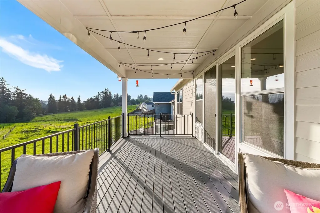 826 W Golden Eagle Avenue La Center WA 98629