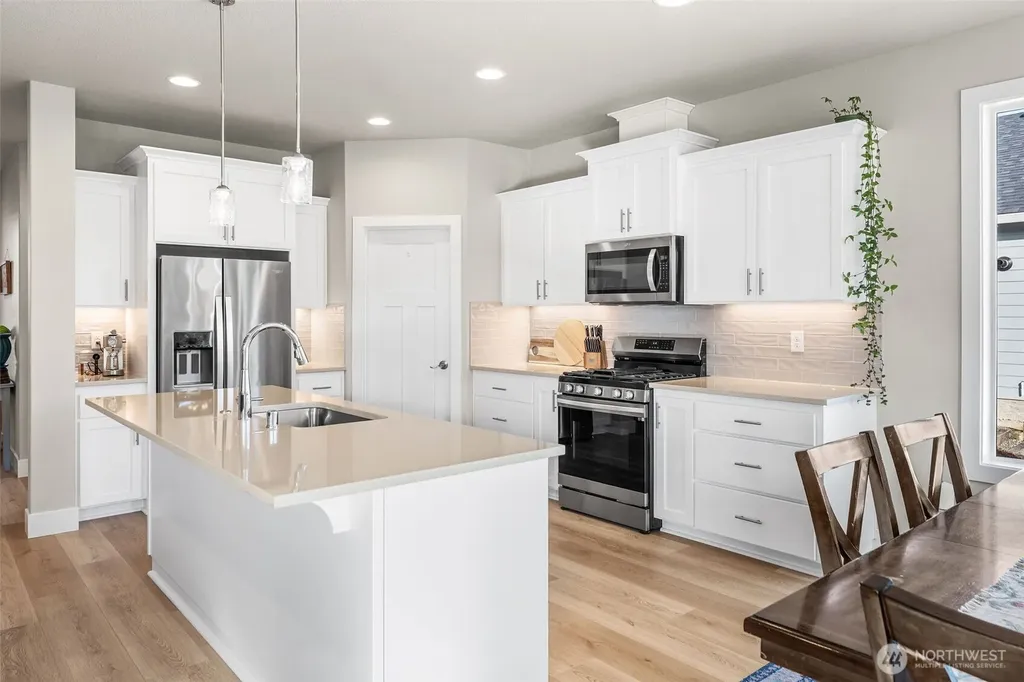 826 W Golden Eagle Avenue La Center WA 98629