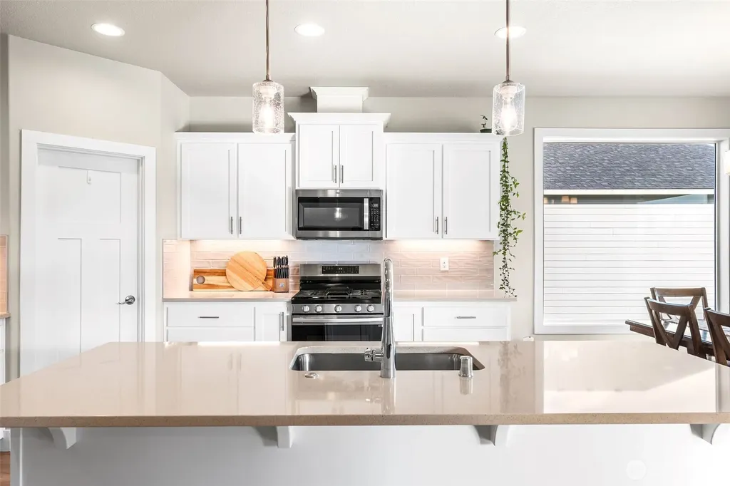 826 W Golden Eagle Avenue La Center WA 98629