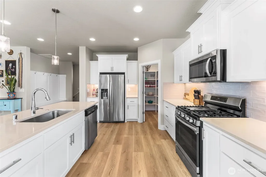 826 W Golden Eagle Avenue La Center WA 98629