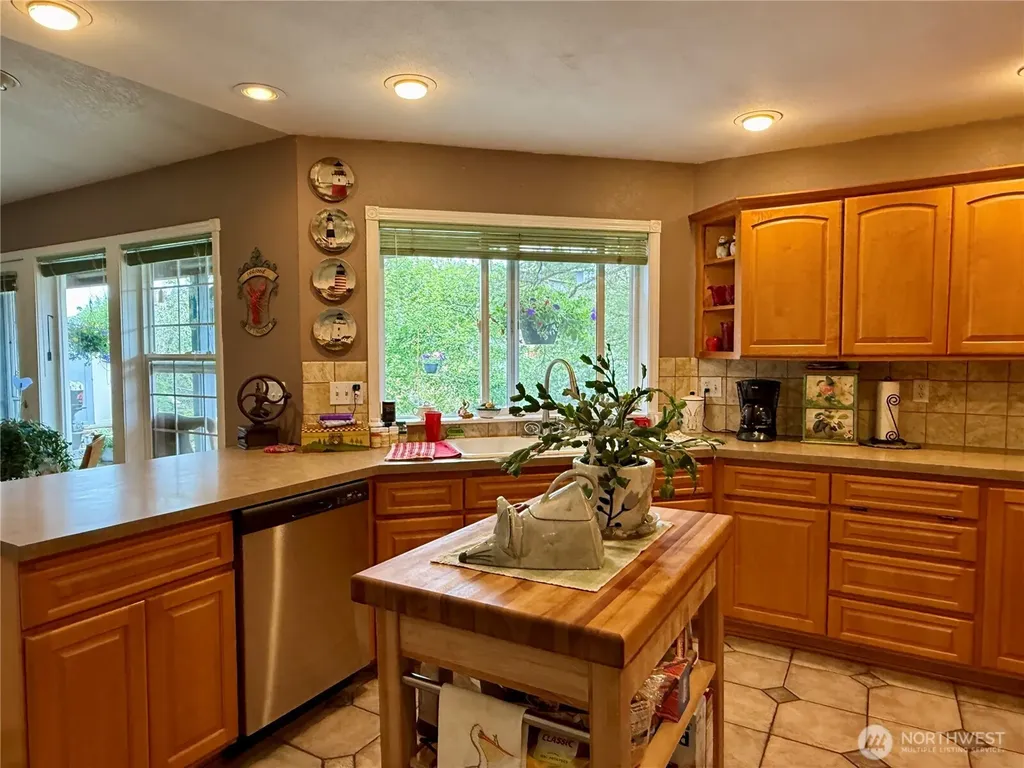 30214 H Street Ocean Park WA 98640