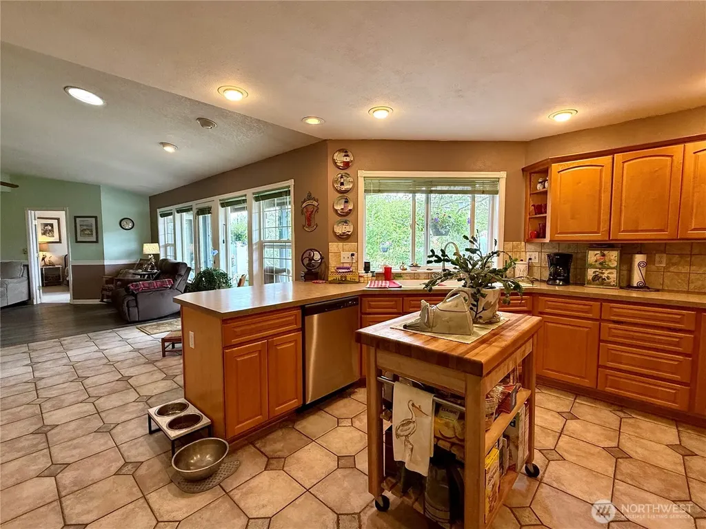 30214 H Street Ocean Park WA 98640