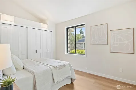 1400 Bellevue Way SE Bellevue WA 98004