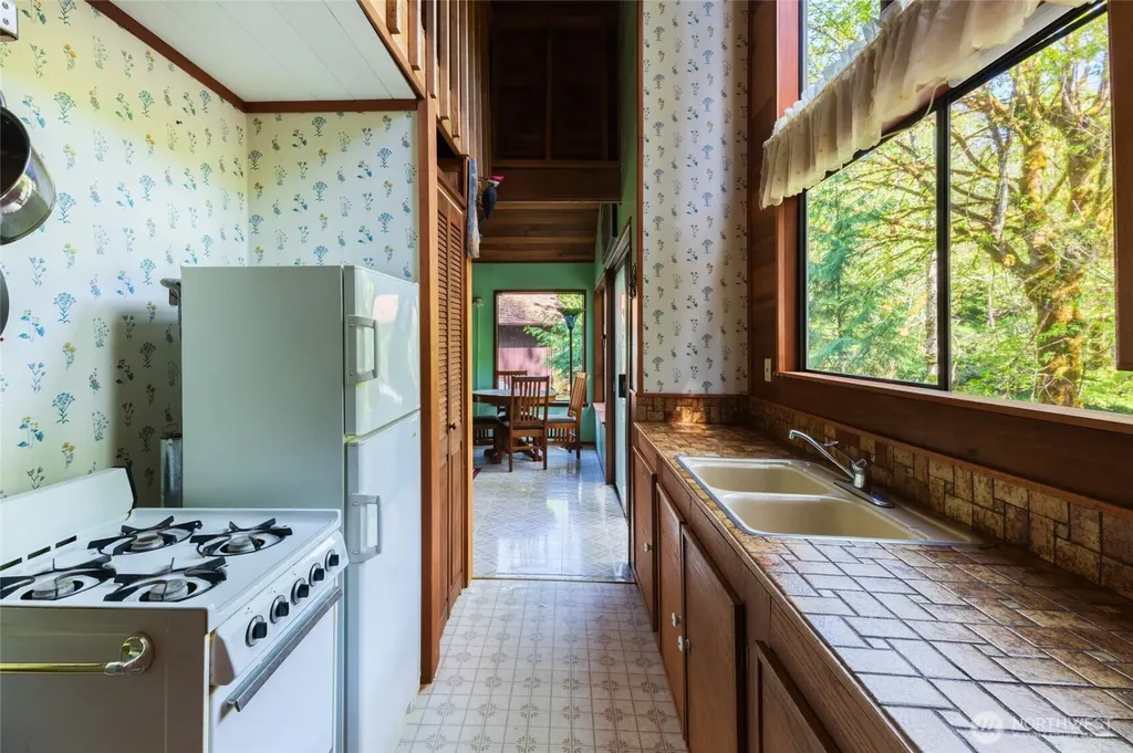 8216 Rose Valley Road Kelso WA 98626
