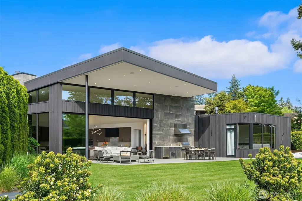 9345 NE 19th Street Clyde Hill WA 98004