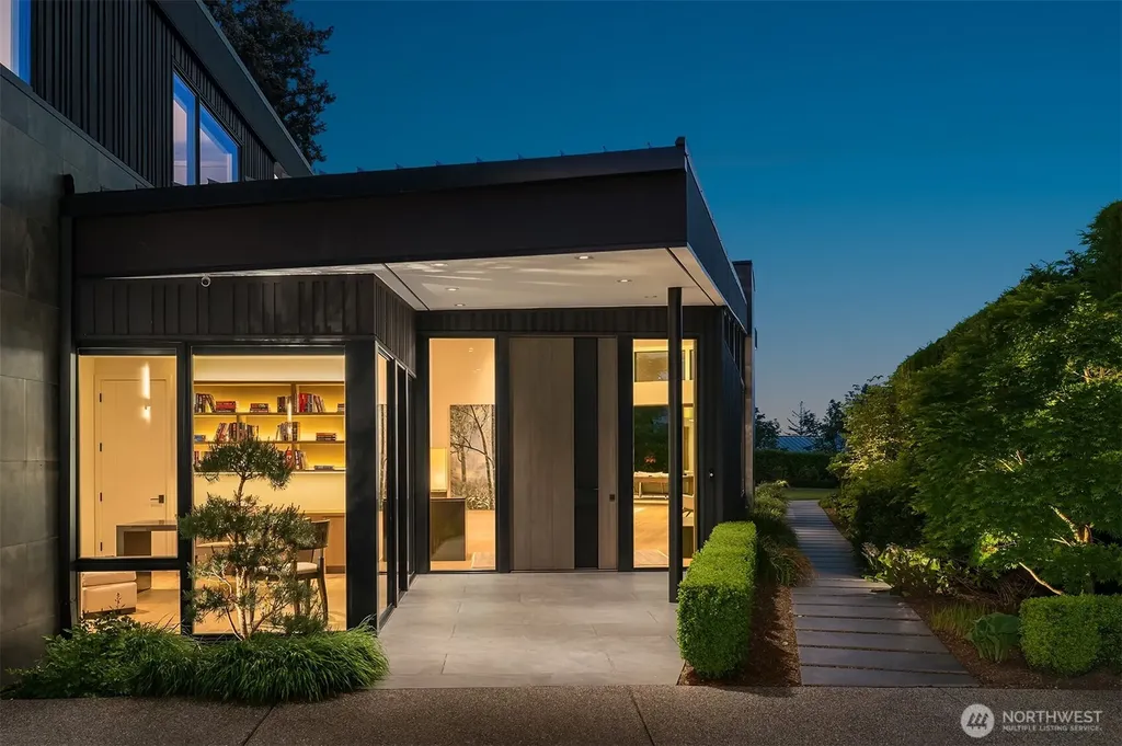 9345 NE 19th Street Clyde Hill WA 98004