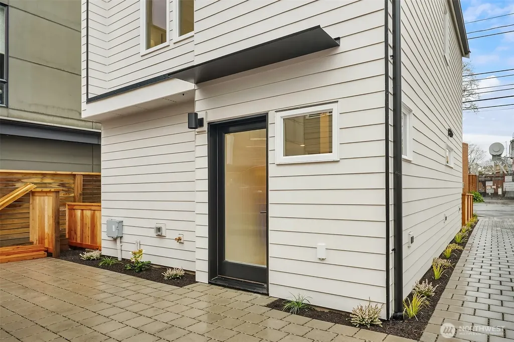1453 22nd Avenue Seattle WA 98122