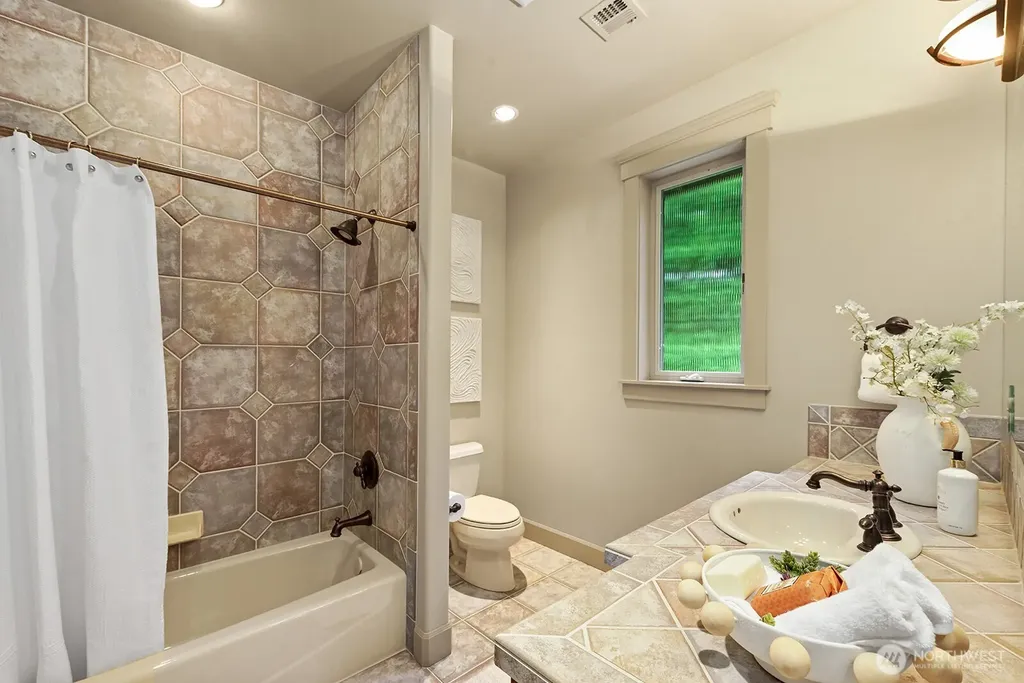 2112 104th Place SE Bellevue WA 98004