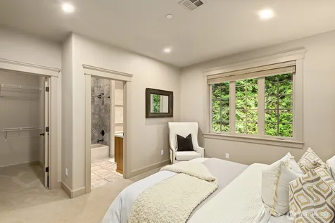 2112 104th Place SE Bellevue WA 98004