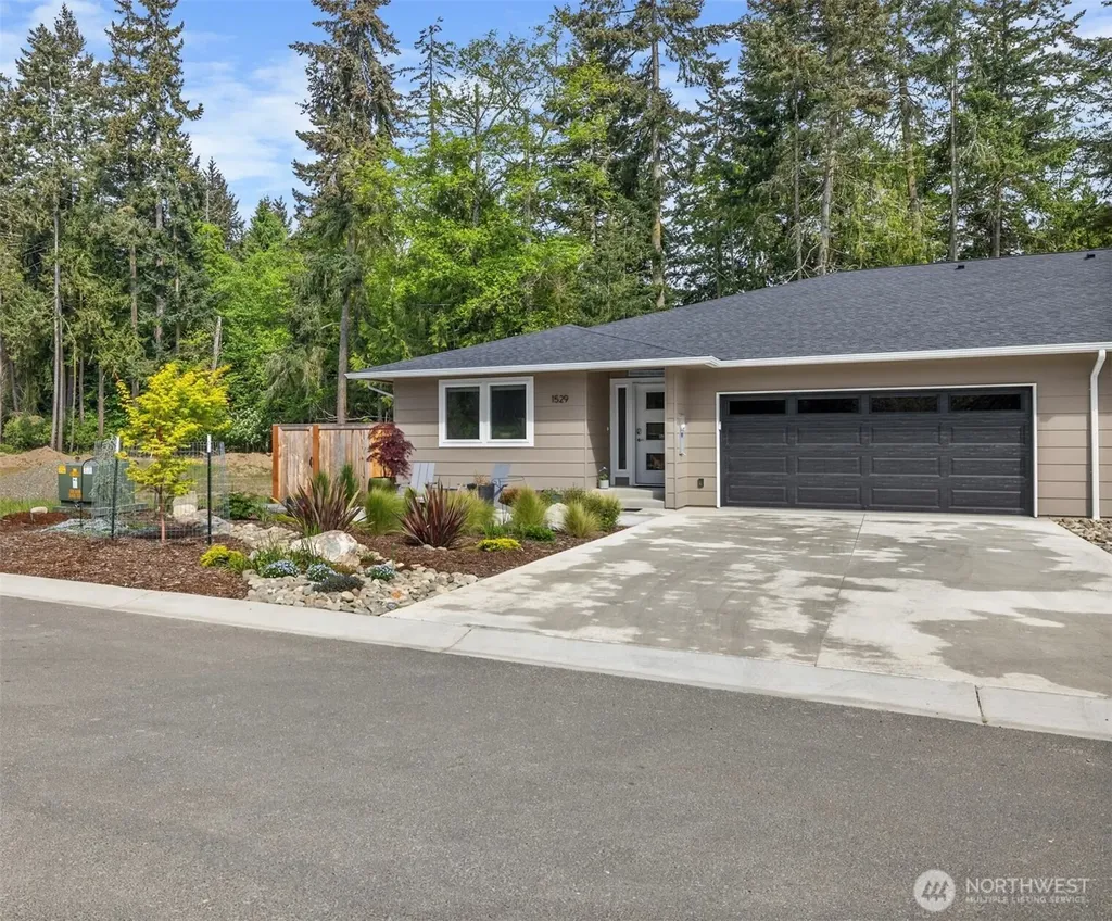 1529 Discovery Loop Port Angeles WA 98363
