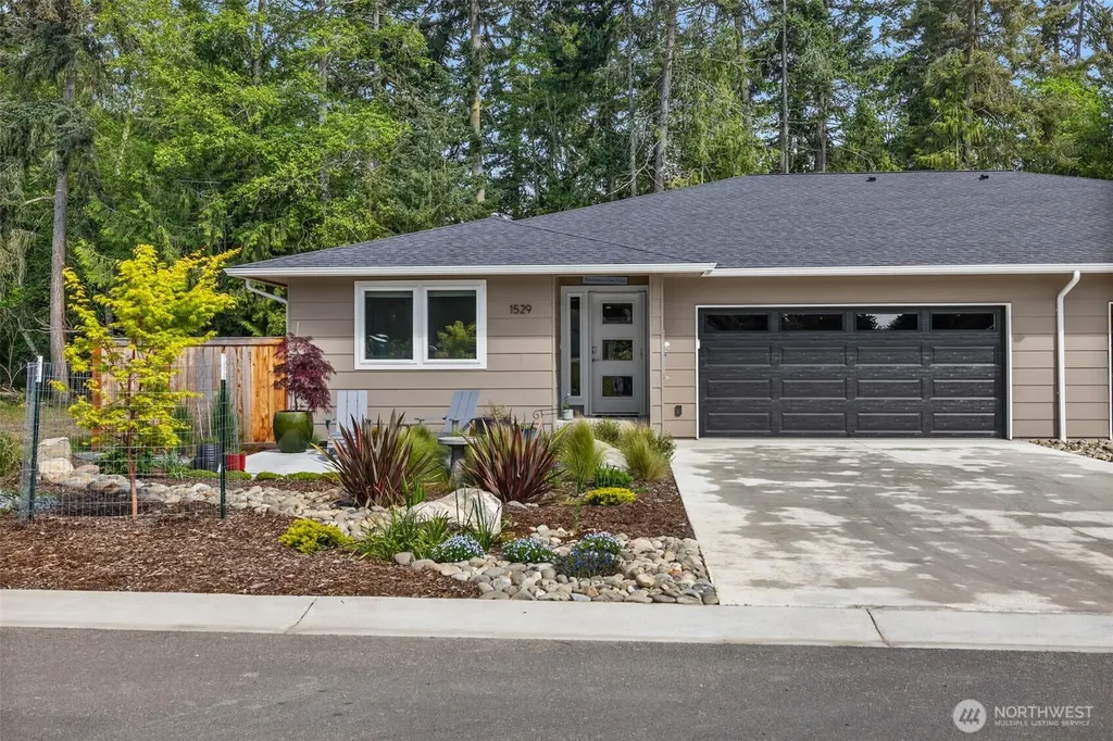 1529 Discovery Loop Port Angeles WA 98363