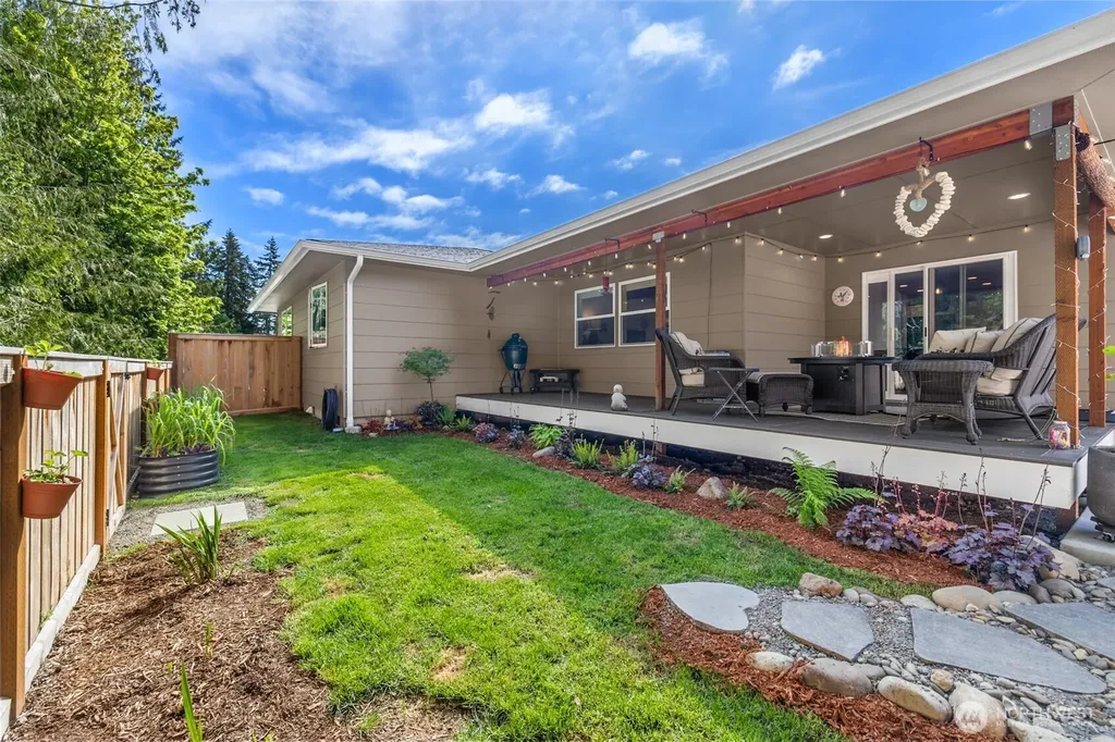 1529 Discovery Loop Port Angeles WA 98363