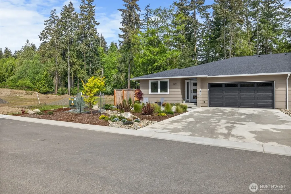 1529 Discovery Loop Port Angeles WA 98363