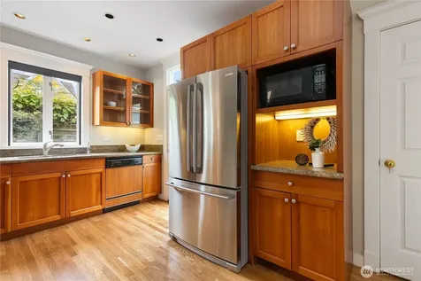 2202 E John Street Seattle WA 98112