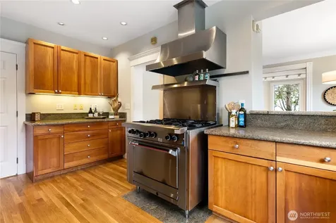 2202 E John Street Seattle WA 98112