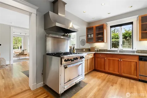 2202 E John Street Seattle WA 98112