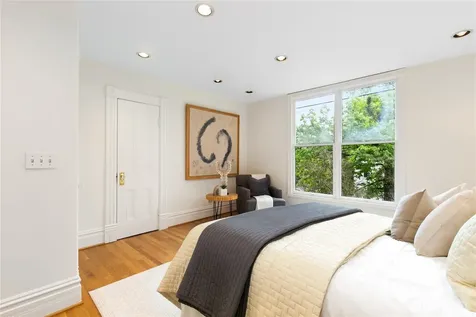 2202 E John Street Seattle WA 98112