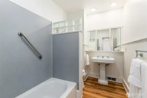 2202 E John Street Seattle WA 98112