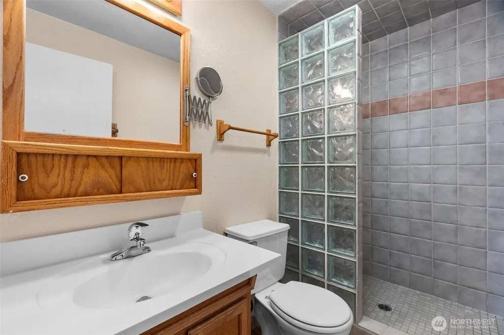1122 39th Court SE Tumwater WA 98501