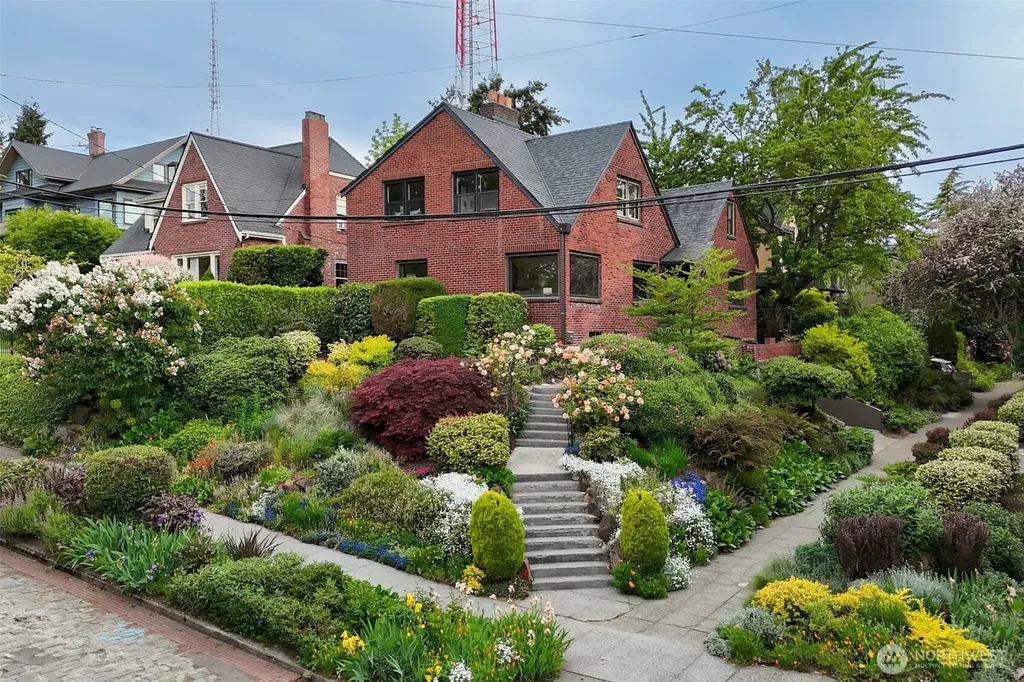 1403 2nd Avenue N Seattle WA 98109