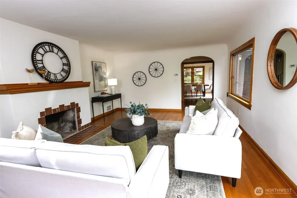 1403 2nd Avenue N Seattle WA 98109