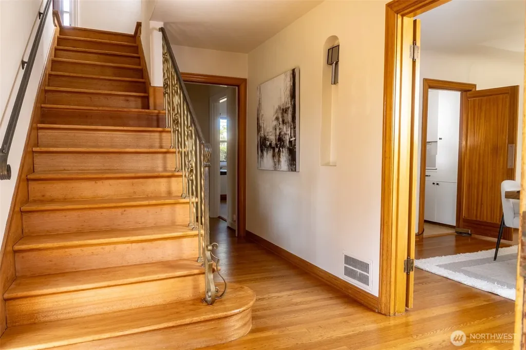 1403 2nd Avenue N Seattle WA 98109