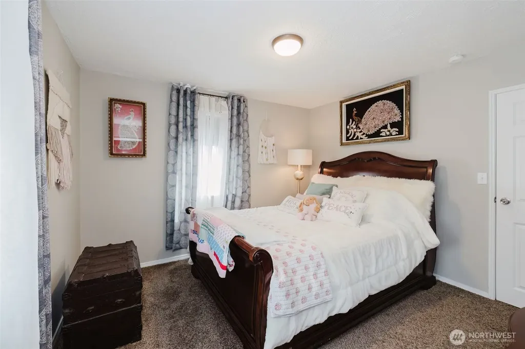 880 Hogan Lane Bremerton WA 98311
