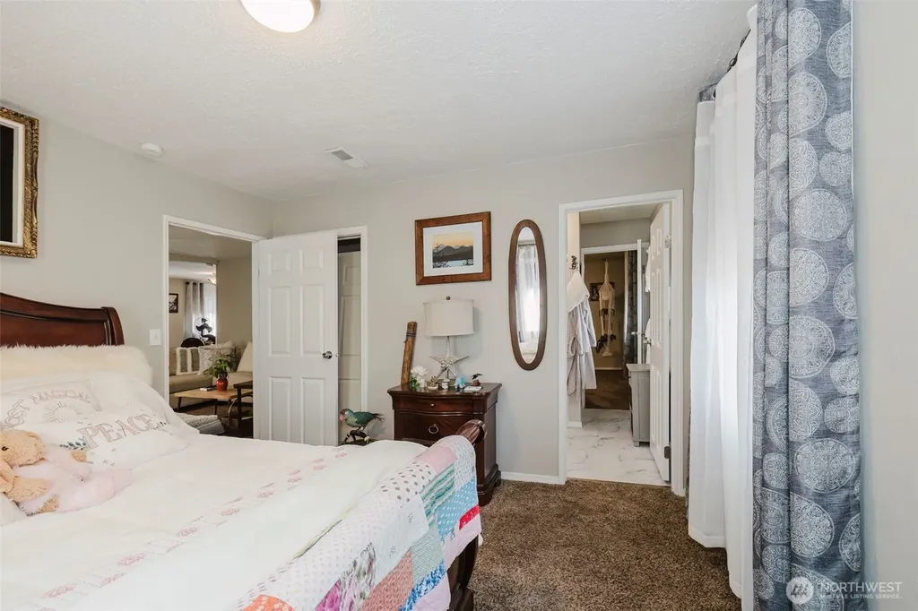880 Hogan Lane Bremerton WA 98311
