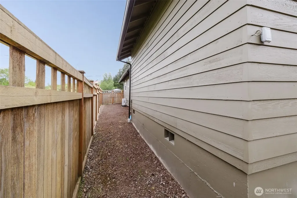 880 Hogan Lane Bremerton WA 98311