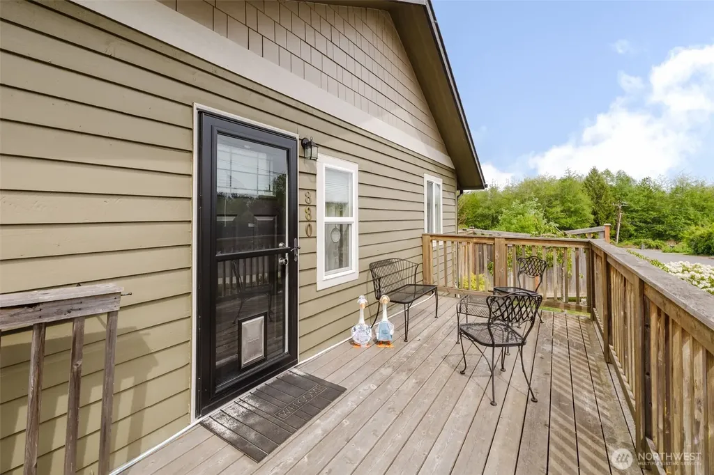 880 Hogan Lane Bremerton WA 98311
