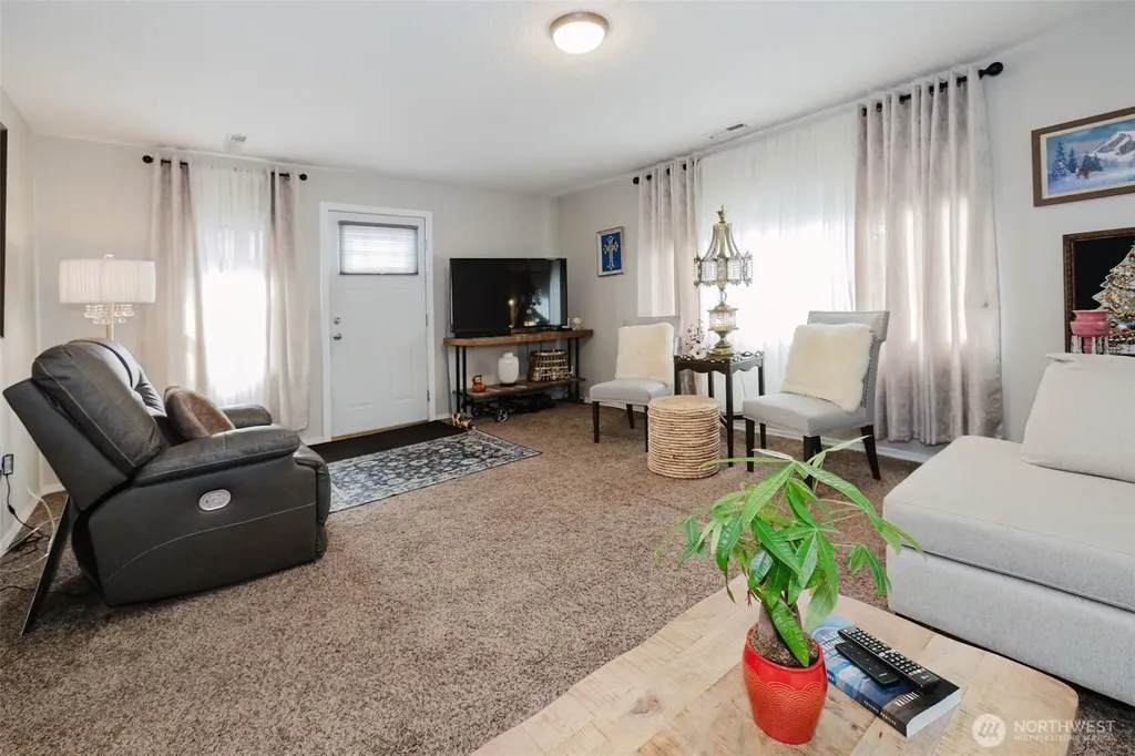880 Hogan Lane Bremerton WA 98311
