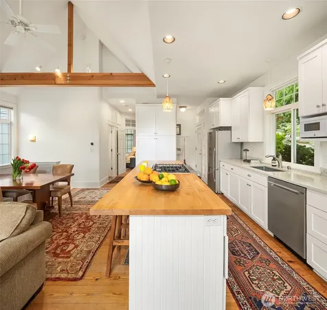 2511 E Roy Street Seattle WA 98112