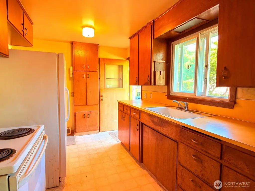 638 S 160th Street Burien WA 98148