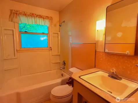 638 S 160th Street Burien WA 98148