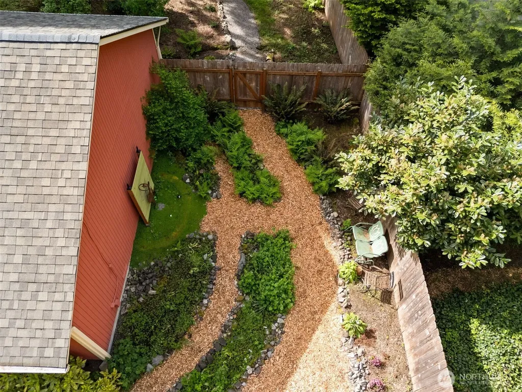 11837 Venice Loop NE Bainbridge Island WA 98110
