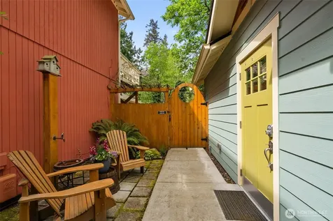11837 Venice Loop NE Bainbridge Island WA 98110